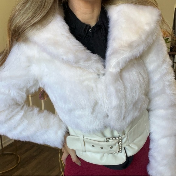 Wet Seal V Neck White Faux Fur Jacket Coat Faux Leather Belt Accent Buckle S - Picture 1 of 16